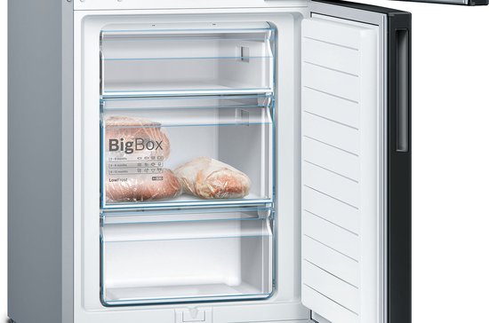 Bosch KGV36VBEAS - Serie 4 - Koelkast - Koel-vriescombinatie - VitaFresh: groente en fruit blijft langer vers in de speciale lade - Led verlichting -Zwart